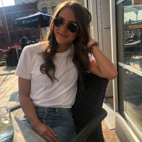 Meet your Posher, Andrea - Picture 1 of 1
